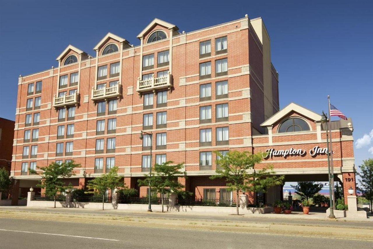 Hampton Inn Cambridge Exterior photo