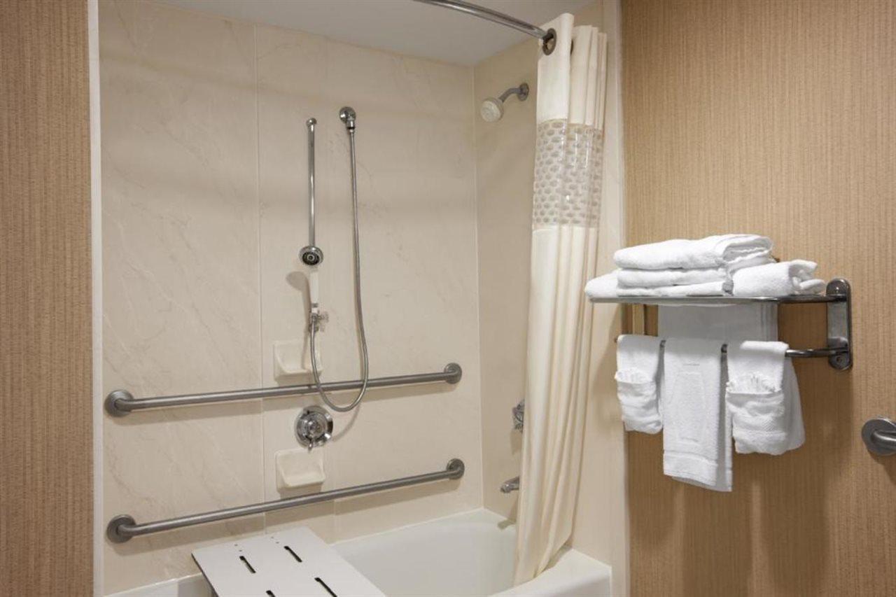 Hampton Inn Cambridge Exterior photo