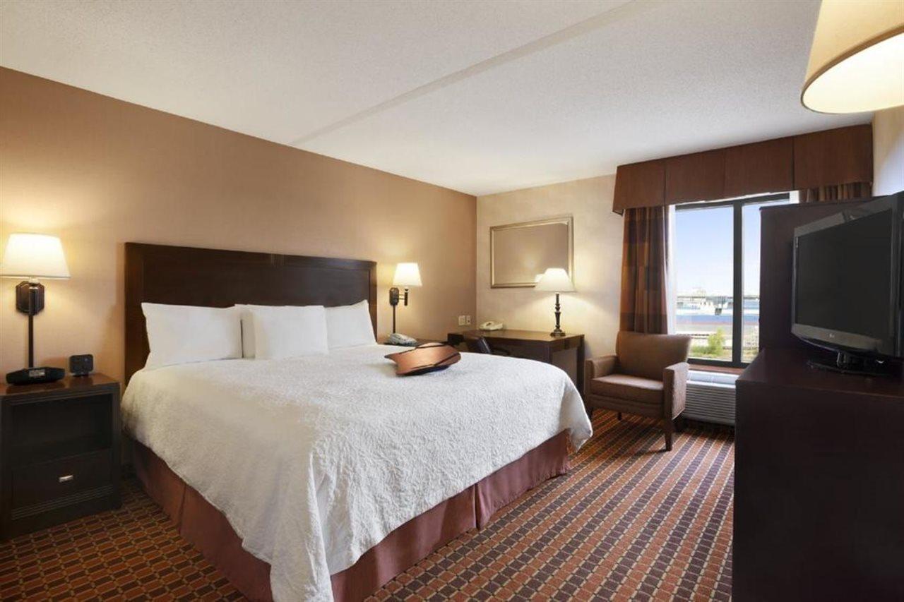 Hampton Inn Cambridge Exterior photo
