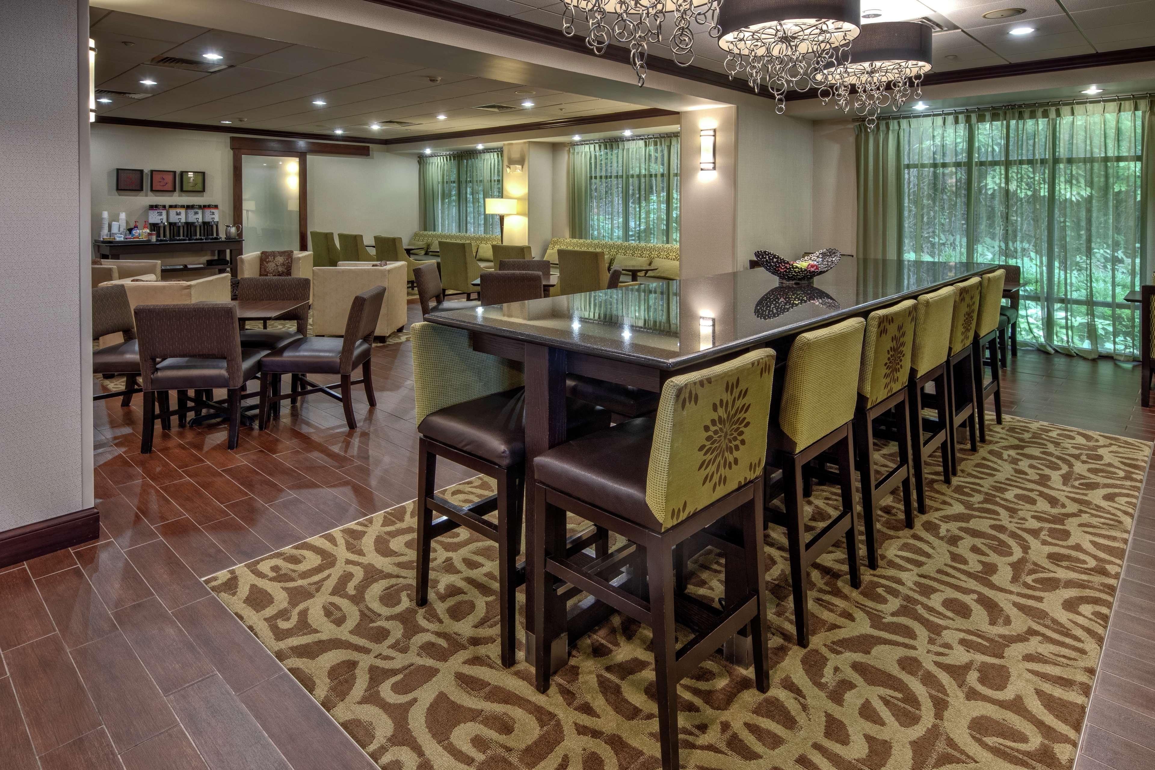 Hampton Inn Cambridge Exterior photo
