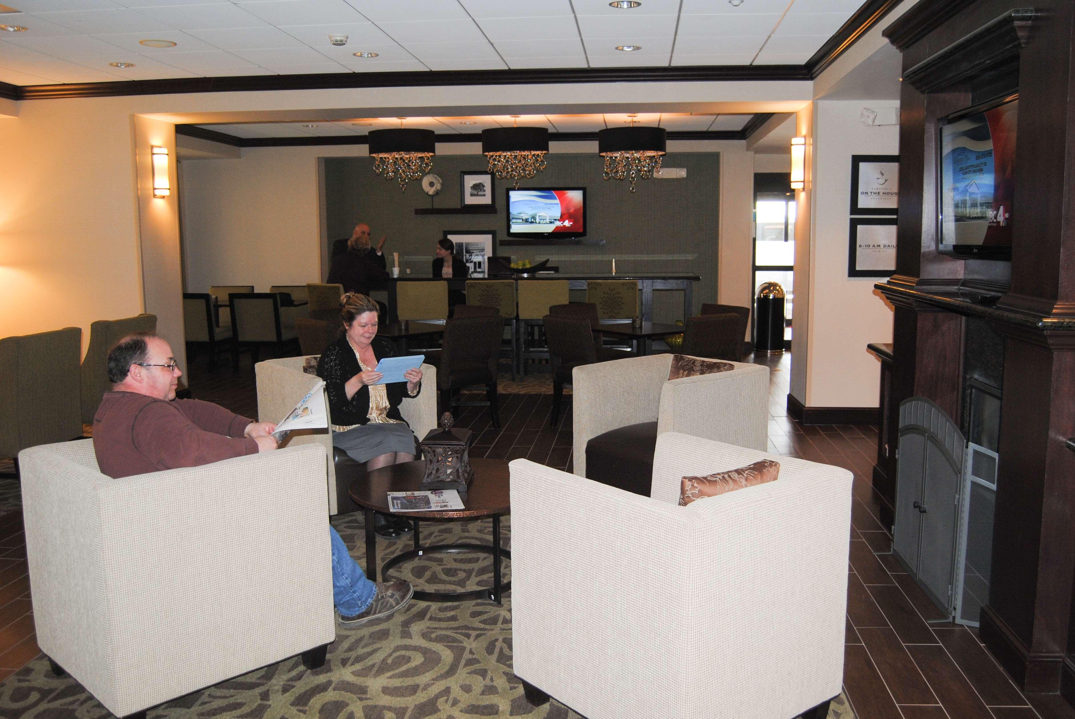 Hampton Inn Cambridge Exterior photo
