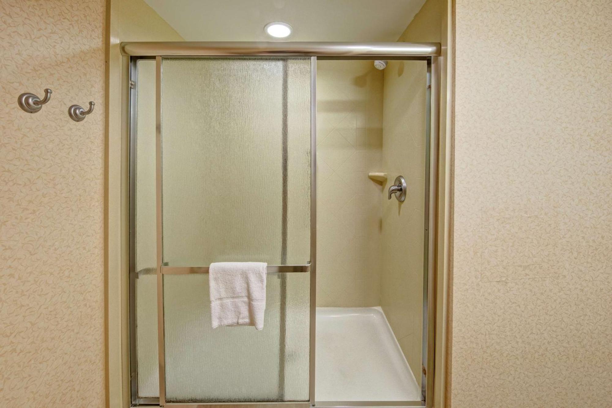 Hampton Inn Cambridge Exterior photo