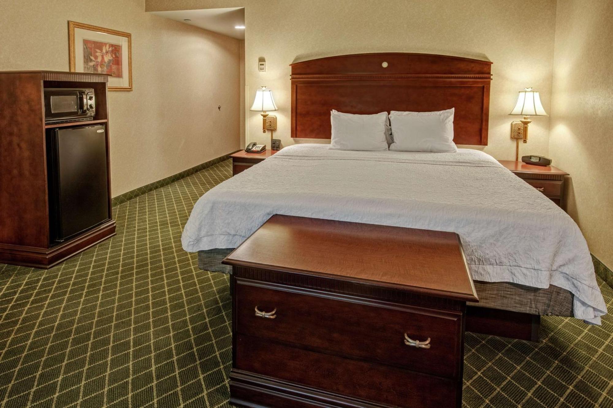 Hampton Inn Cambridge Exterior photo