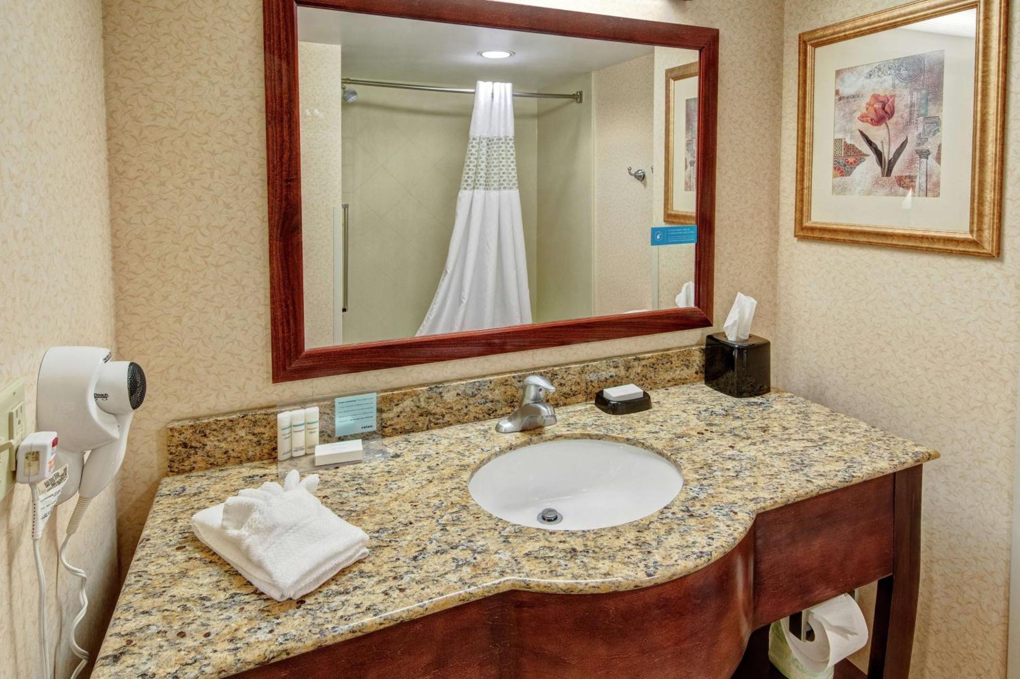 Hampton Inn Cambridge Exterior photo