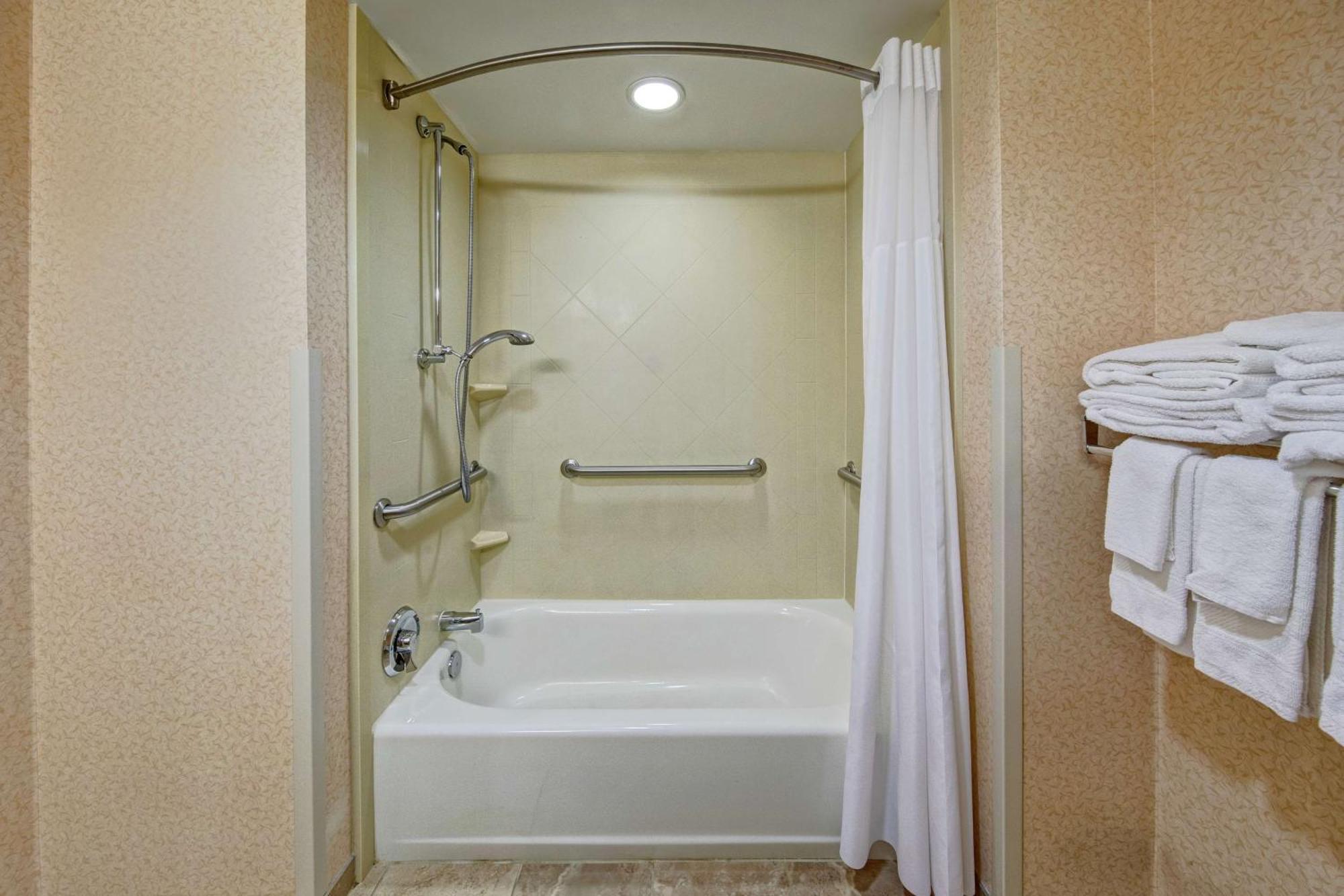 Hampton Inn Cambridge Exterior photo