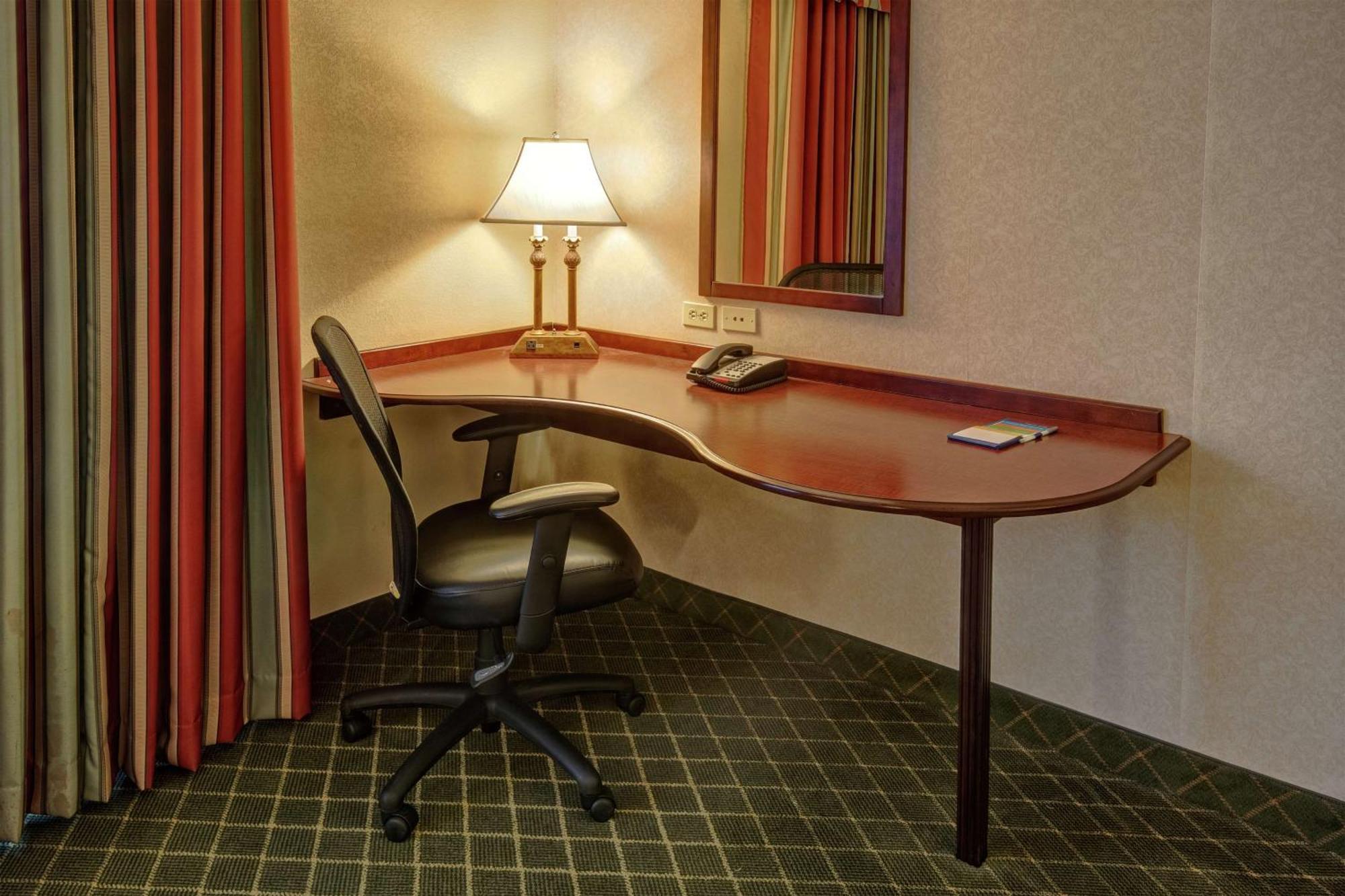 Hampton Inn Cambridge Exterior photo