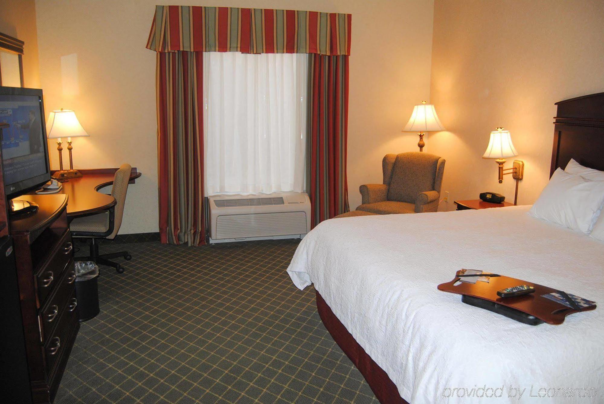 Hampton Inn Cambridge Exterior photo
