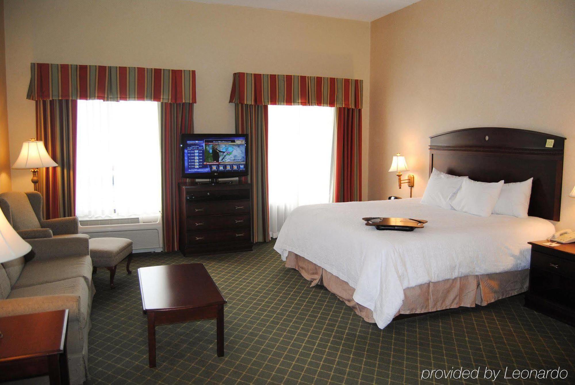Hampton Inn Cambridge Exterior photo