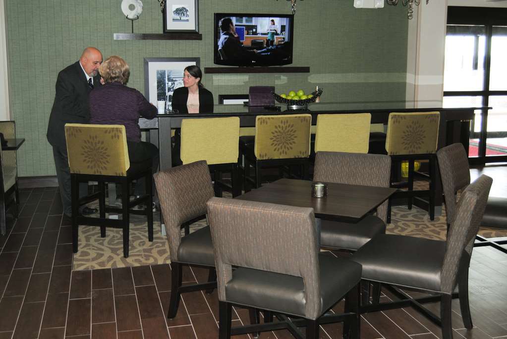 Hampton Inn Cambridge Restaurant photo