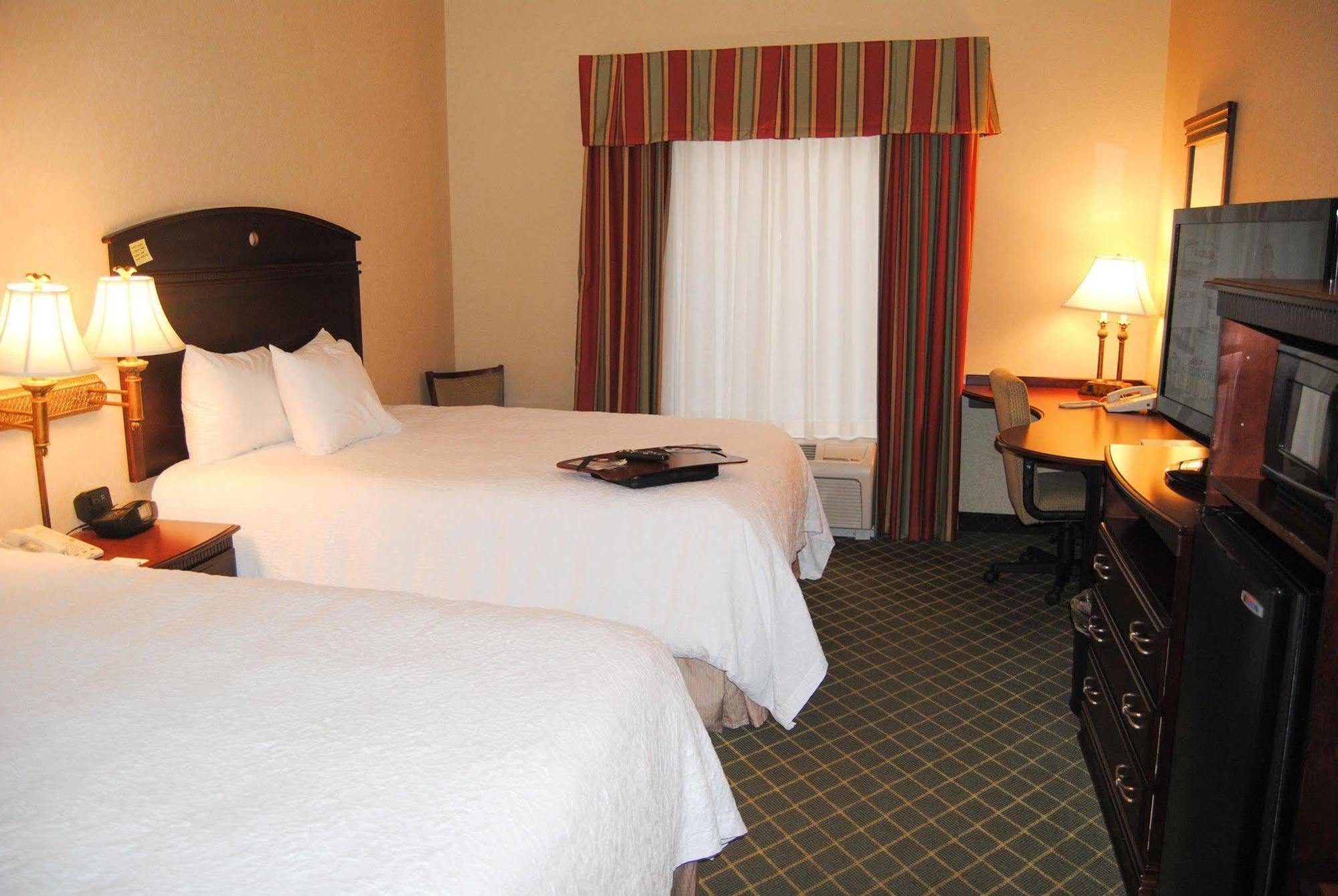 Hampton Inn Cambridge Exterior photo